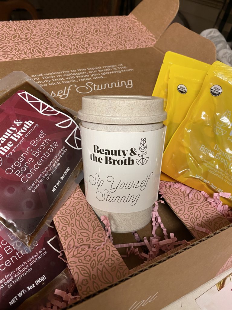 Beauty and the Broth brand organic chicken and beef bone broth packets